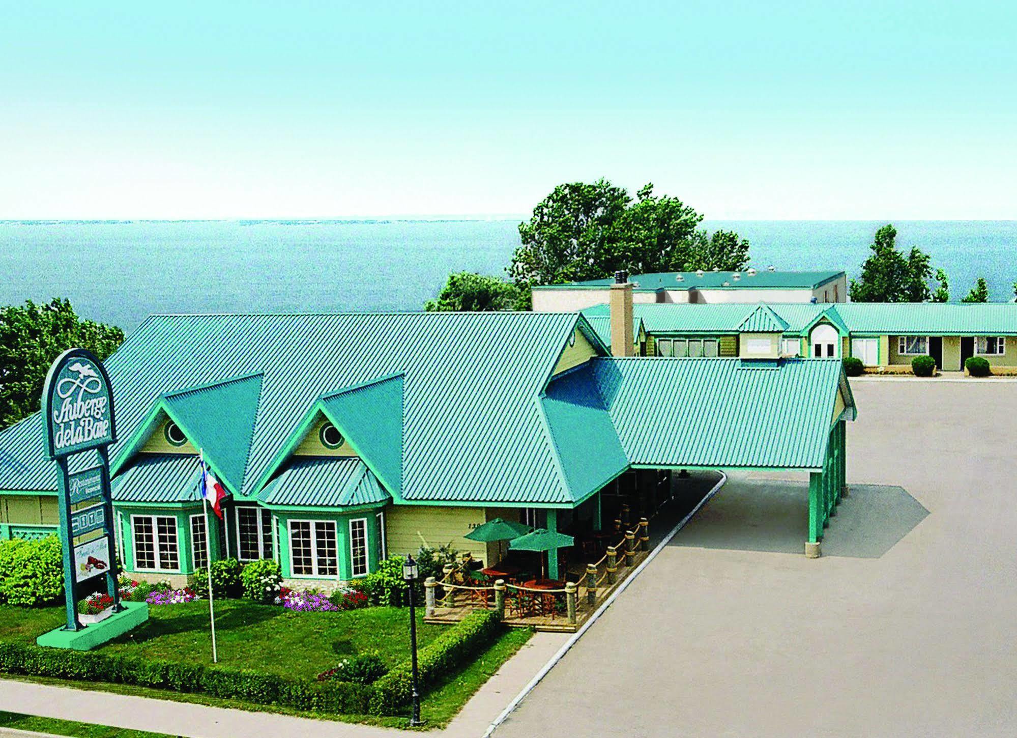 Auberge De La Baie Caraquet Bagian luar foto